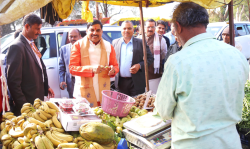 एन्जॉयमेंट मूड में एमपी के सीएम, नाव पर बैठे, पत्नी और मेहमानों के साथ यहां
मनाएंगे नव वर्ष - image