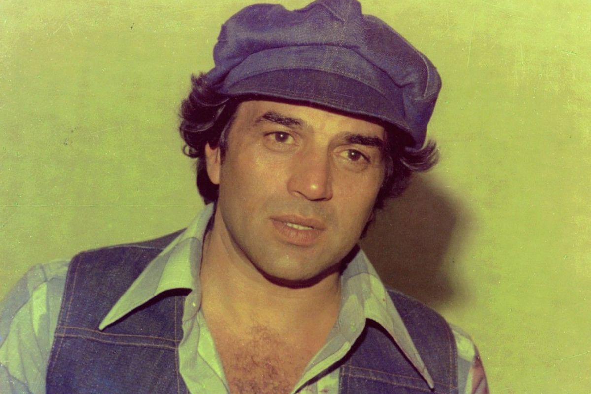 Dharmendra shared a photo with his favorite actress Jaya Bachchan Guddi movie