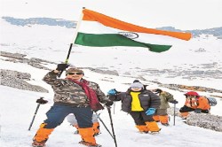 World Mountain Day: रिटायरमेंट की उम्र में बस्तर के किशोर पहले व्यक्ति, जिसने
हिमालय की 15 हजार फीट की उंचाई में लहराया तिरंगा - image