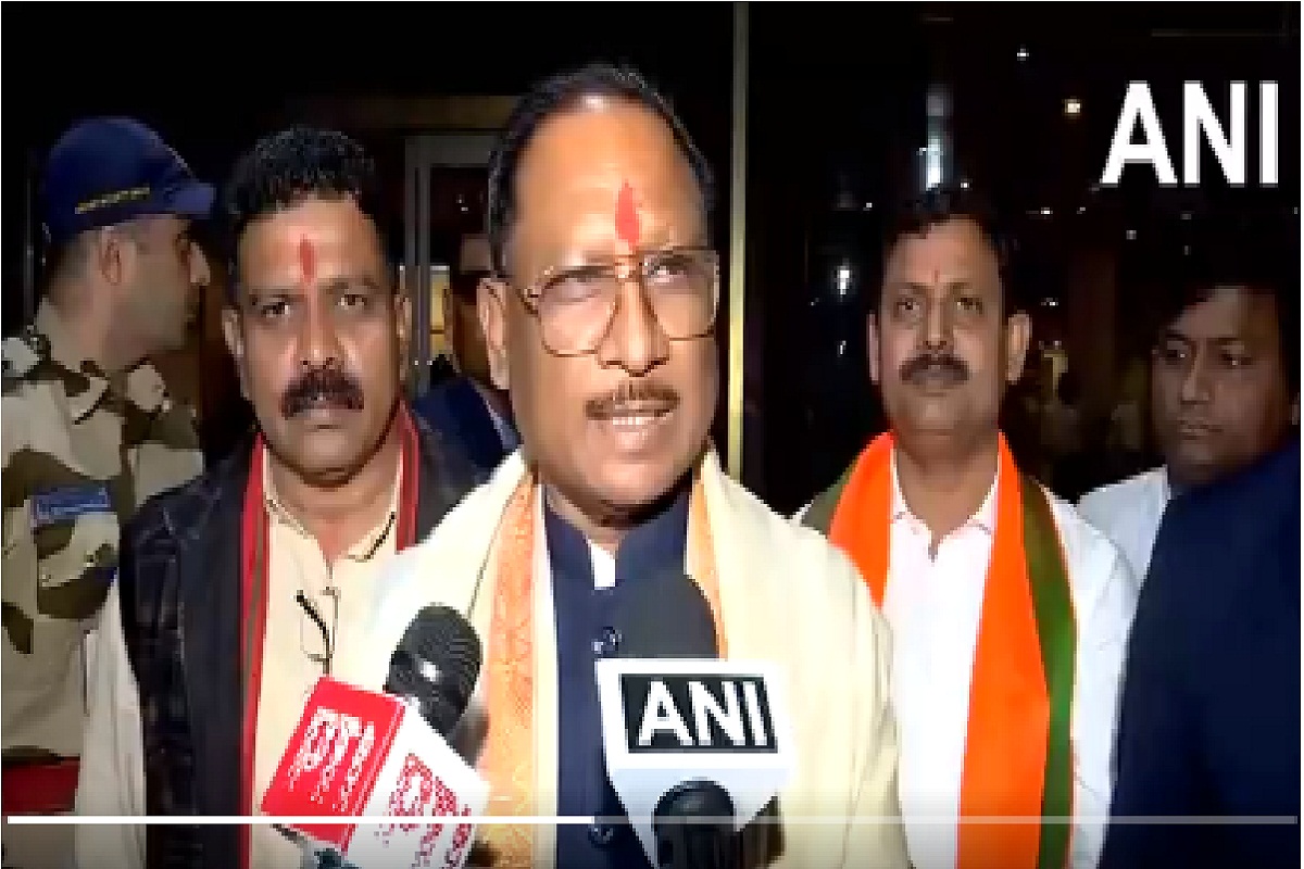 CM साय और विजय शर्मा पहुंचे मुंबई, महाराष्ट्र सरकार के शपथ ग्रहण समारोह में हुए शामिल, देखें Video…
