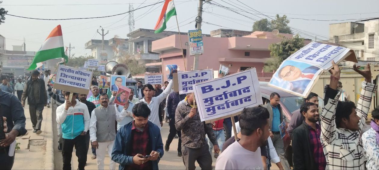 अमित शाह की डॉ.अम्बेडकर पर टिप्पणी को लेकर रोष, रैली निकाल राष्ट्रपति के नाम
सौपा ज्ञापन