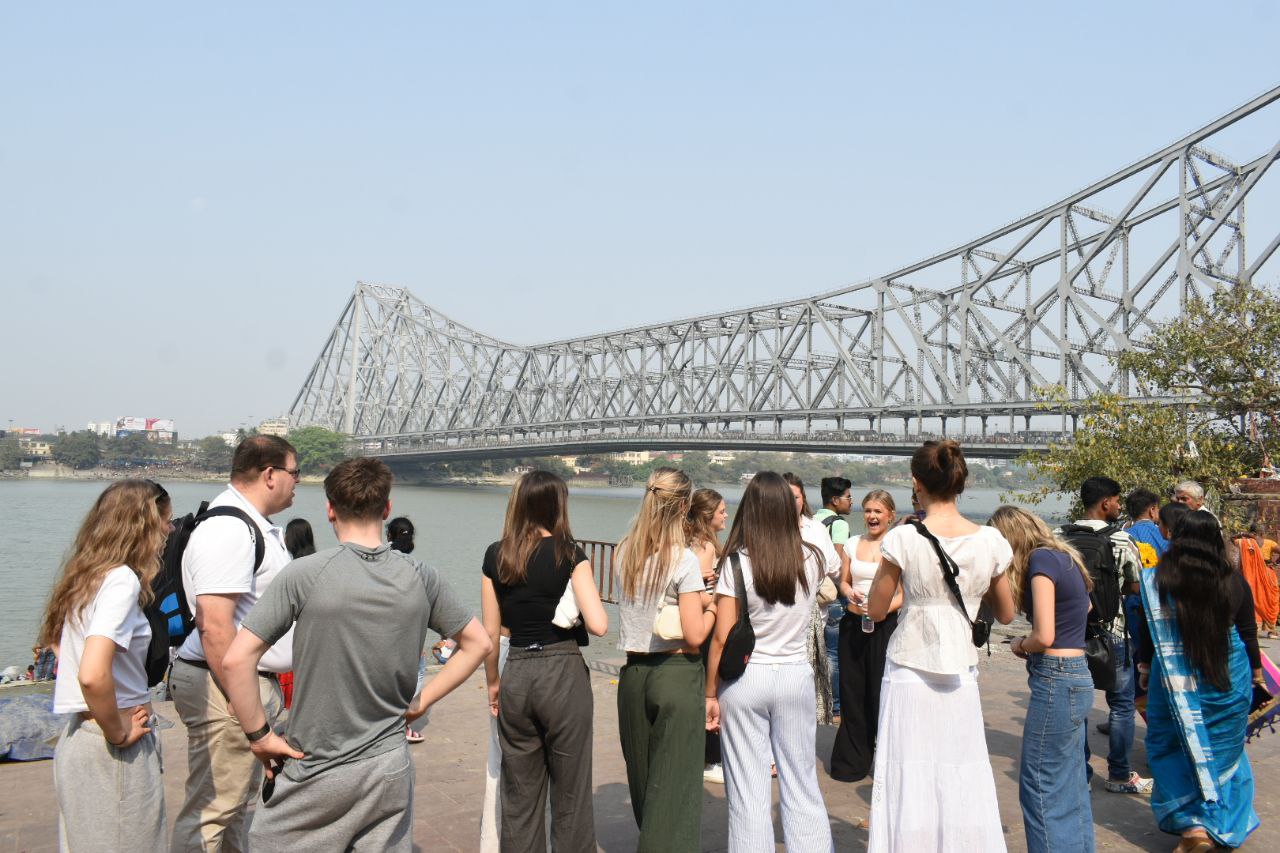 पश्चिम बंगाल के मुर्शिदाबाद में बाबरी मस्जिद और राम मंदिर बनाने को लेकर मची होड़