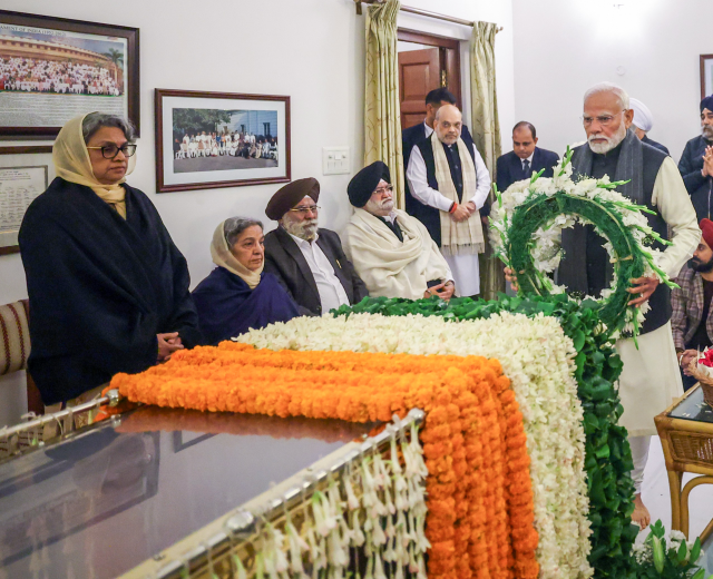 PM Modi paid his last respects to former Prime Minister Manmohan Singh