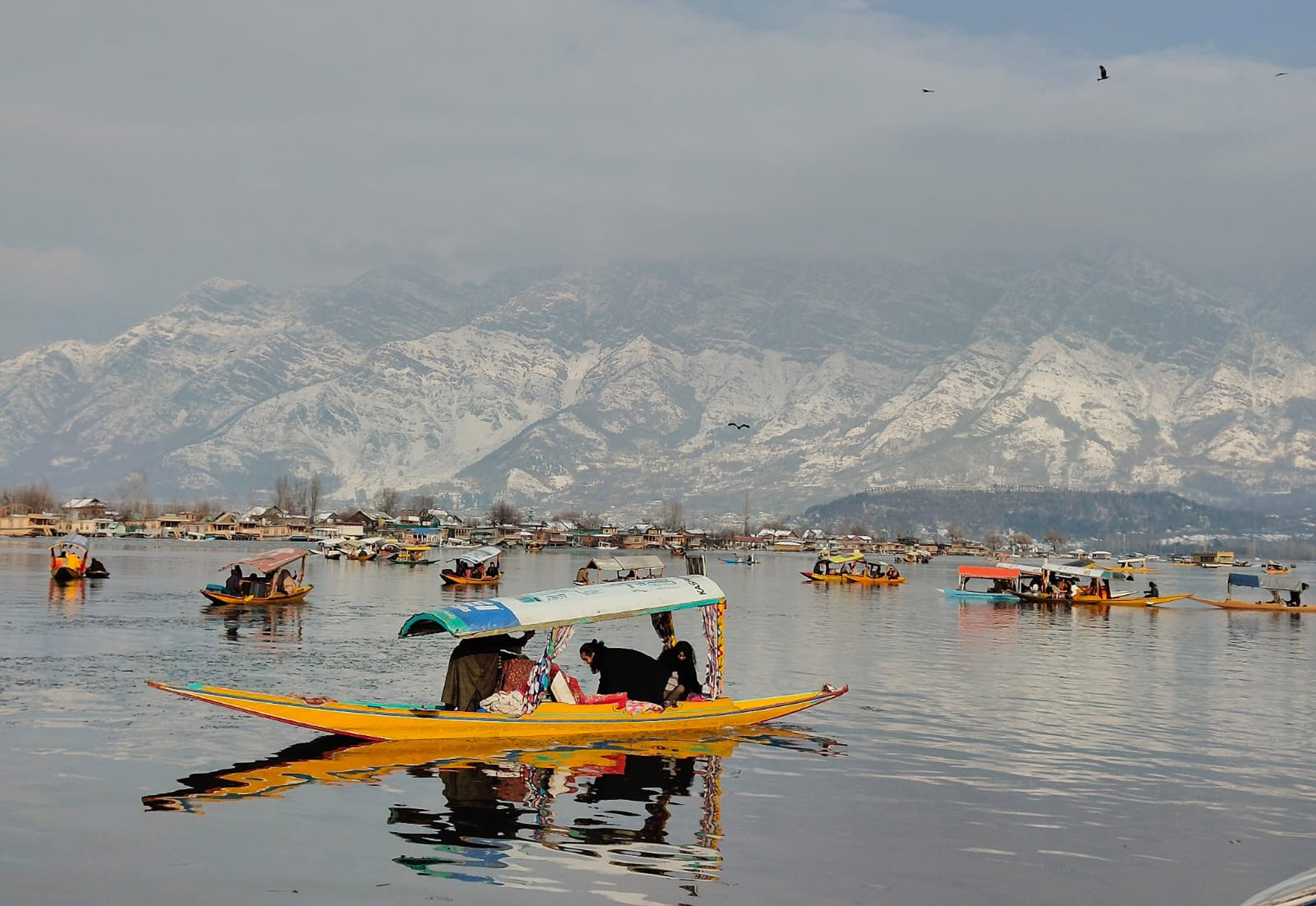 jammu kashmir : गुलमर्ग में कड़ाके की सर्दी, तामपान माइनस 10 डिग्री