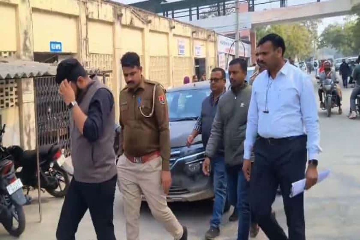 महाराष्ट्र पुलिस भीलवाड़ा के कपड़ा व्यापारी को गिरफ्तार कर ले गई