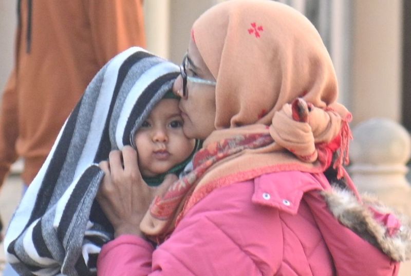 न्यूनतम तापमान 4 डिग्री गिरा, शीतलहर से ठिठुरे लोग