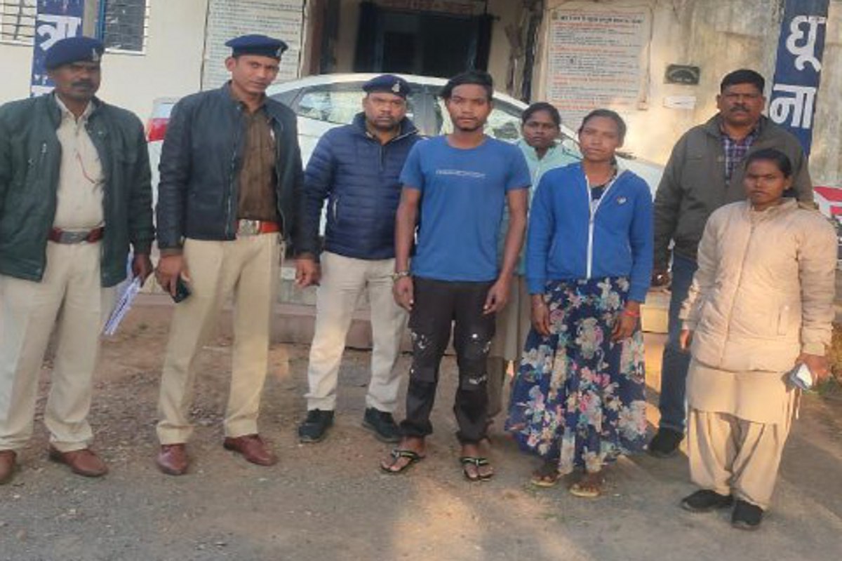 Burnt alive: दारू-मुर्गा पार्टी के बाद बड़ी मां को जिंदा जलाकर की थी हत्या, भाई-बहन को पुलिस ने किया गिरफ्तार
