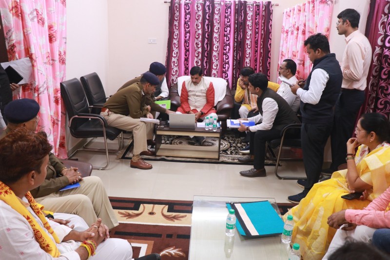 हेलीपेड पर हुआ मुख्यमंत्री का स्वागत