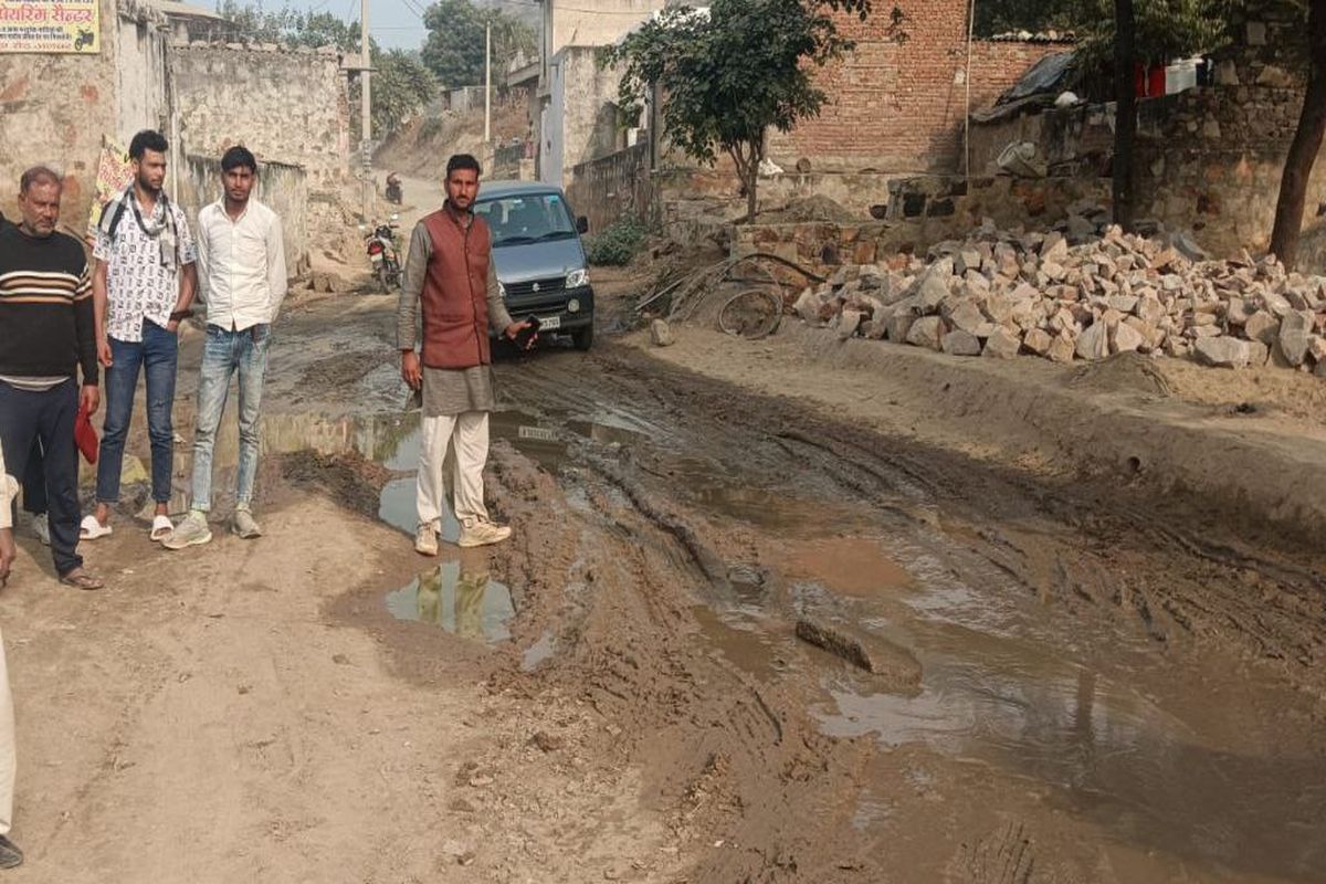 VIDEO: सड़क मार्ग का कार्य अधूरा, लोग हो रहे परेशान 