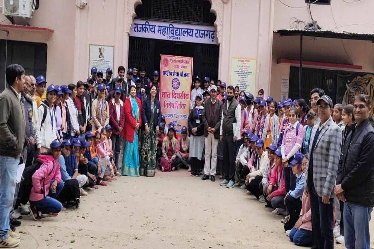 VIDEO: राष्ट्रीय सेवा योजना का सात दिवसीय विशेष शिविर, स्टूडेंट्स ने किया
श्रमदान 