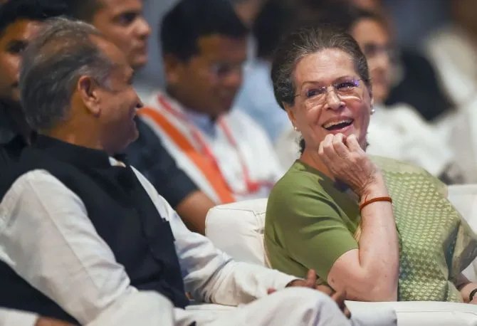 ashok gehlot with sonia gandhi