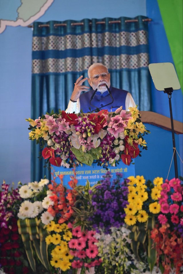 PM Modi inaugurating Ken-Betwa link project in chhatarpur 