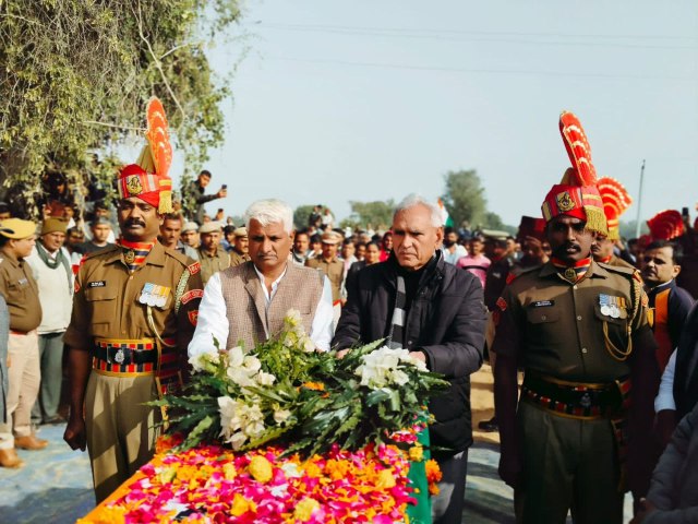 राजकीय सम्मान के साथ दी अंतिम विदाई 