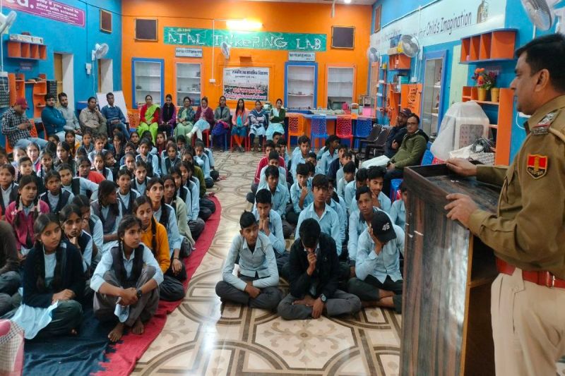 फर्जी फोन कॉल से रहें सतर्क, अनजान व्यक्ति को न दे निजी जानकारी