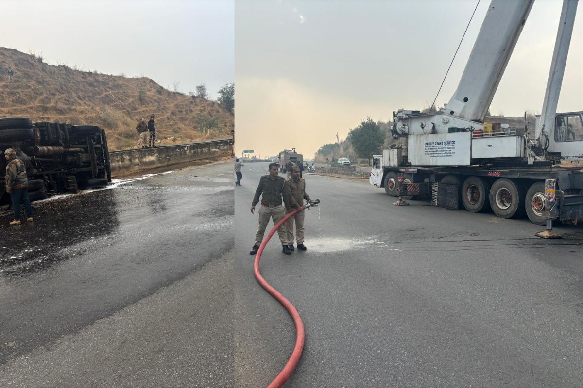 tanker full of oil overturned on the highway in Jaipur