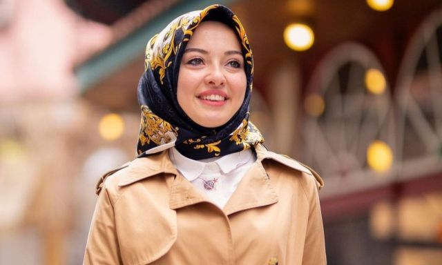 woman wearing hijab