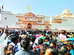 देव दर्शन से हुआ नव वर्ष का आगाज, भक्त बोले- इससे बेहतर शुरूआत नहीं हो सकती - image