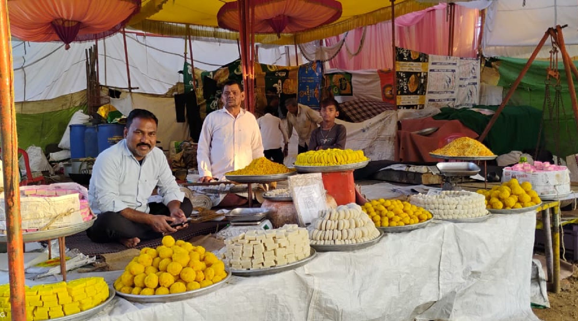 मन्नत पूरी होने पर यहां मिठाई से तुलादान का महत्व, इसलिए मेले में डेढ़ हजार
क्विंटल मिठाई बनाने की तैयारी