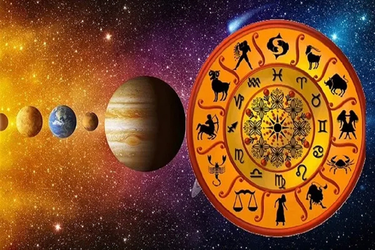 Monthly Horoscope January 2025: बुध का धनु राशि में गोचर, अब इन 4 राशियों का
चमकेगा भाग्य