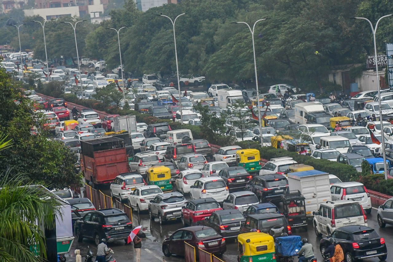 पश्चिमी विक्षोभ के चलते जम कर बरसे बदरा, देखें तस्वीरें