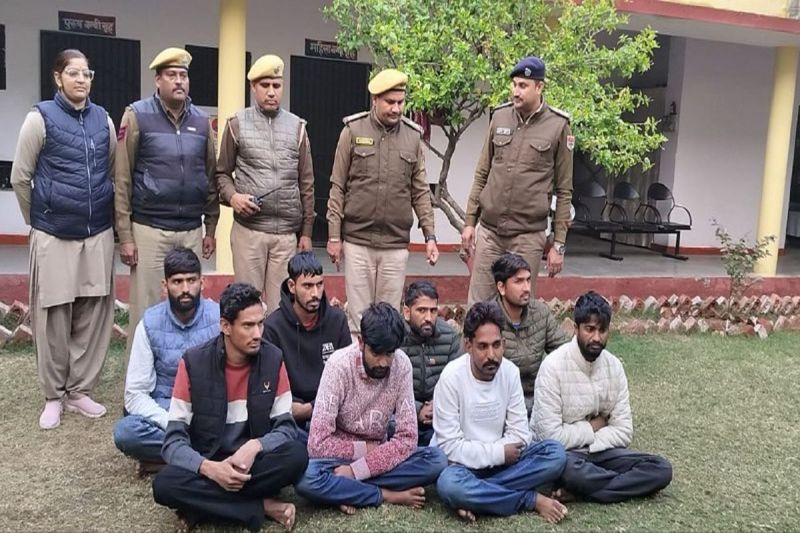 हथियार तस्करों का गिरोह पकड़ा, 3 हथियार, 76 राउंड मिले Gang of arms smugglers caught, 3 weapons, 76 rounds found