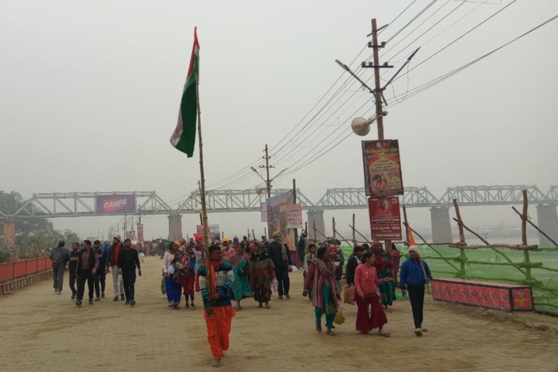 राष्ट्रीय और सामाजिक एकता का संदेश देता झारखंड का जत्था संगम तट पर दिखा