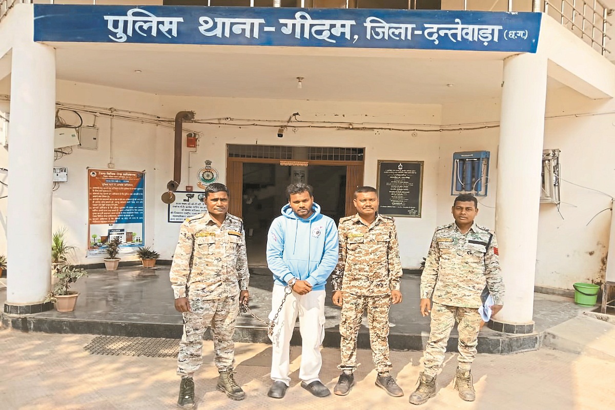 CG News: दंतेवाड़ा पुलिस की त्वरित कार्रवाई! व्यवसायी पर हमला करने वाले आरोपी को
24 घंटे के भीतर किया गिरफ्तार