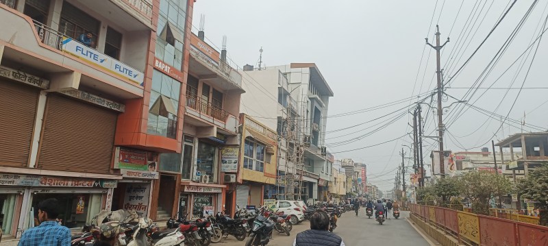 There is no arrangement for parking and toilets in commercial buildings, customers and shopkeepers are troubled.