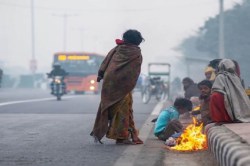 Aaj ka mausam 3 January 2025: यूपी में ठंड ने दिखाया रौद्र रूप लुढ़का पारा, 4
डिग्री पहुंचा तापमान, गोंडा से नोएडा तक कोल्ड वार - image