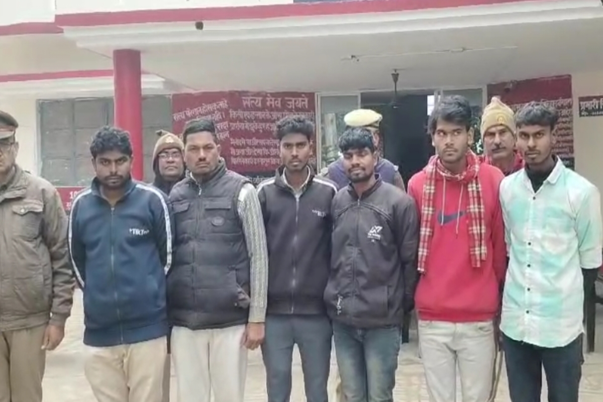 Mau News: प्रेमिका से मिलने गए प्रेमी से भिड़े लोग, पुलिस ने 6 लोगों को किया
गिरफ्तार