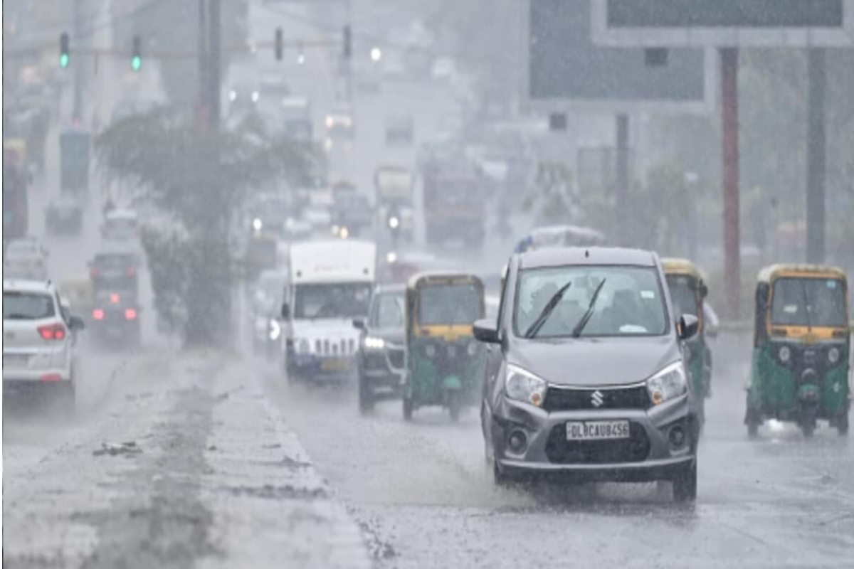 UP Rains: पश्चिमी विक्षोभ में पुरवइया हवा का तड़का पलटा मौसम, इन जिलों में बारिश
आंधी- तूफान का अलर्ट