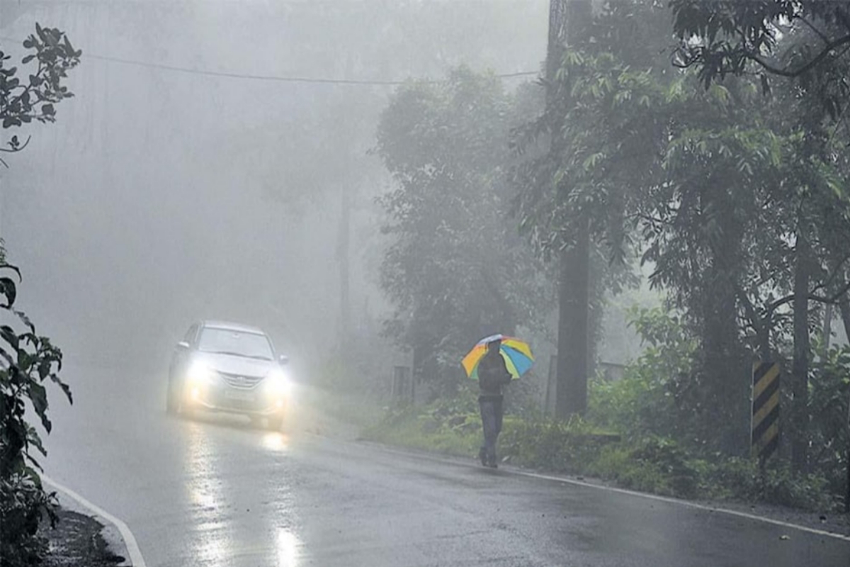 UP Rains: अगले 48 घंटे में इन जिलों में बारिश आंधी- तूफान, IMD latest update