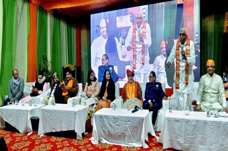 Daughters hide the shortcomings of the house, daughters teach us how to live