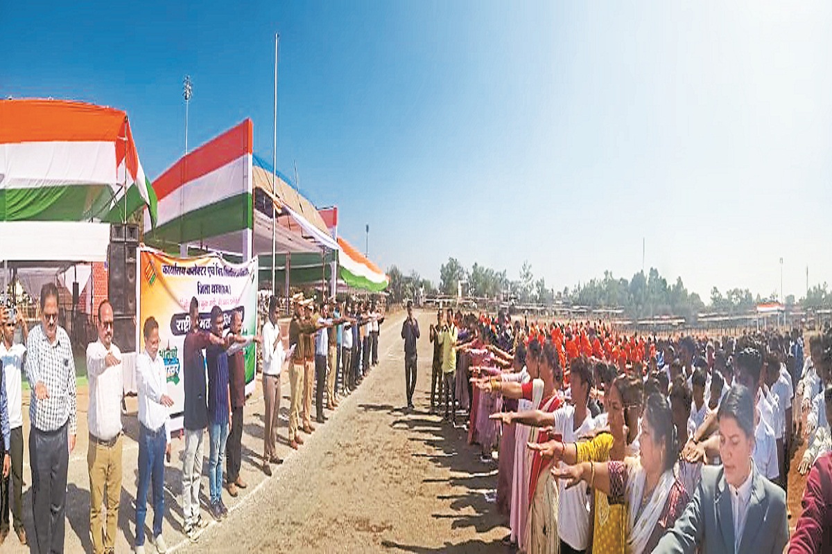 Republic Day 2025: गणतंत्र दिवस के मौके पर 15 टुकड़ी करेगी मार्चपास्ट, डिप्टी CM
लेंगे परेड की सलामी