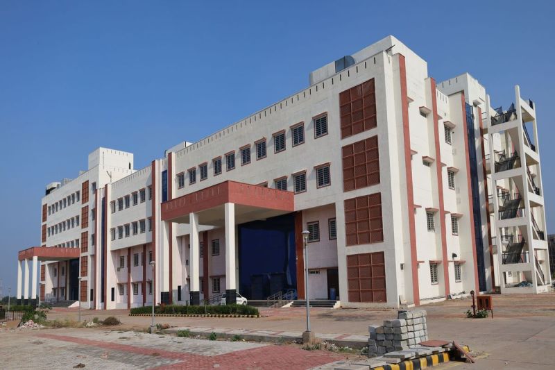 कागजों तक सिमटे आदेश, सरकारी मुलाजिम दिखे लापरवाह Orders limited to paper, government employees looked careless