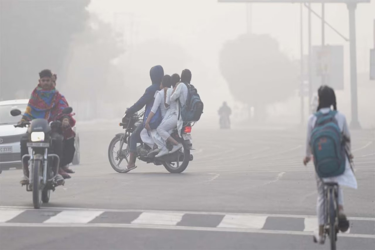 School Closed: कक्षा 1 से 8 तक के स्कूलों में 25 जनवरी से 3 फरवरी तक ऑनलाइन
कक्षाएं अनिवार्य