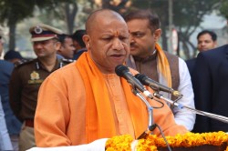 CM Yogi Appeal: मुख्यमंत्री योगी आदित्यनाथ की श्रद्धालुओं से अपील: “नियत घाटों
पर ही करें स्नान, संगम नोज की ओर न बढ़ें - image