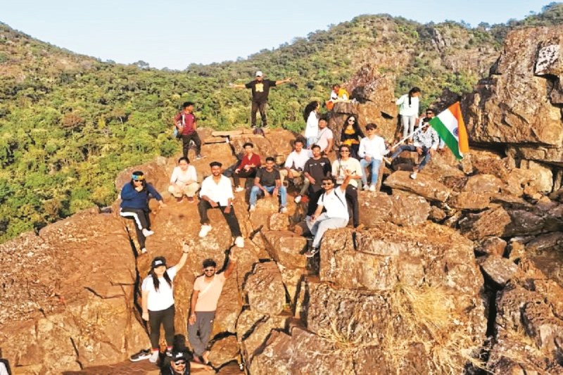 CG Tourist Place: देश के कई राज्यों से आए सोशल मीडिया कंटेंट क्रिएटर, दंतेवाड़ा जिले को विशेष पहचान दिलाने का किया अभिनव प्रयास