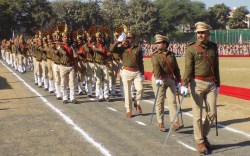 झंडा वंदन कर ली परेड की सलामी, राष्ट्रगान की धुन पर किया मार्चपास्ट - image