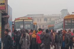 UP Transport Mouni Amavasya: लखनऊ से प्रयागराज की तरफ जाने वाली सैकड़ों बसे रोकी
गईं, महाकुंभ के दौरान बसों का संचालन ठप - image