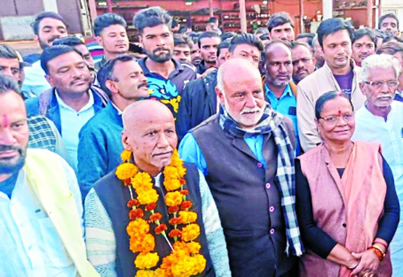 जनपद अध्यक्ष के लिए भाजपा विरुद्ध भाजपा, नारेबाजी के बाद टकराव की बनी स्थिति