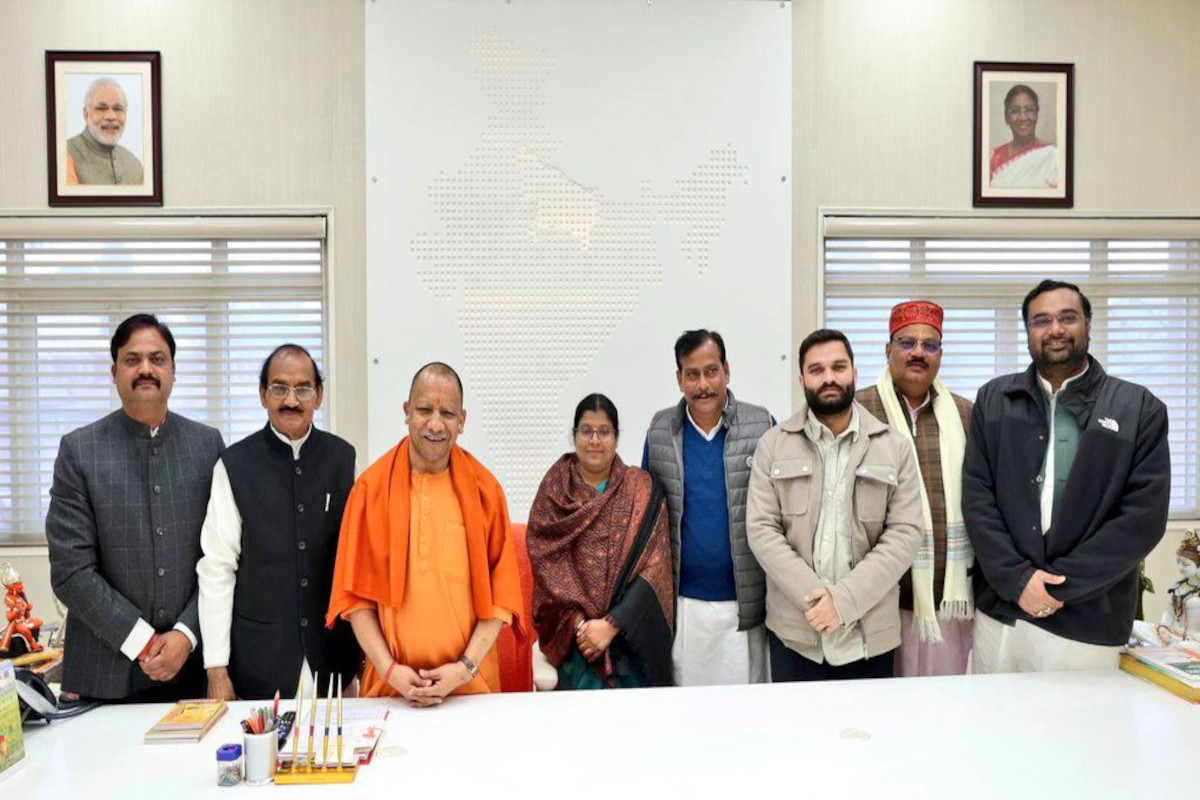 लखीमपुर खीरी के BJP विधायक CM योगी से मिले, पुलिस अधीक्षक को हटाने की मांग