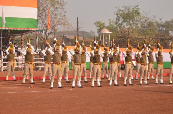 Raipur News: पुलिस ग्राउंड में फुल ड्रेस रिहर्सल, देखें तस्वीरें