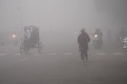 UP Fog And Cold Alert: यूपी के 30 जिलों में Cold Wave और 47 जिलों में घने कोहरे
का Red Alert, जाने ताजा मौसम का हाल - image