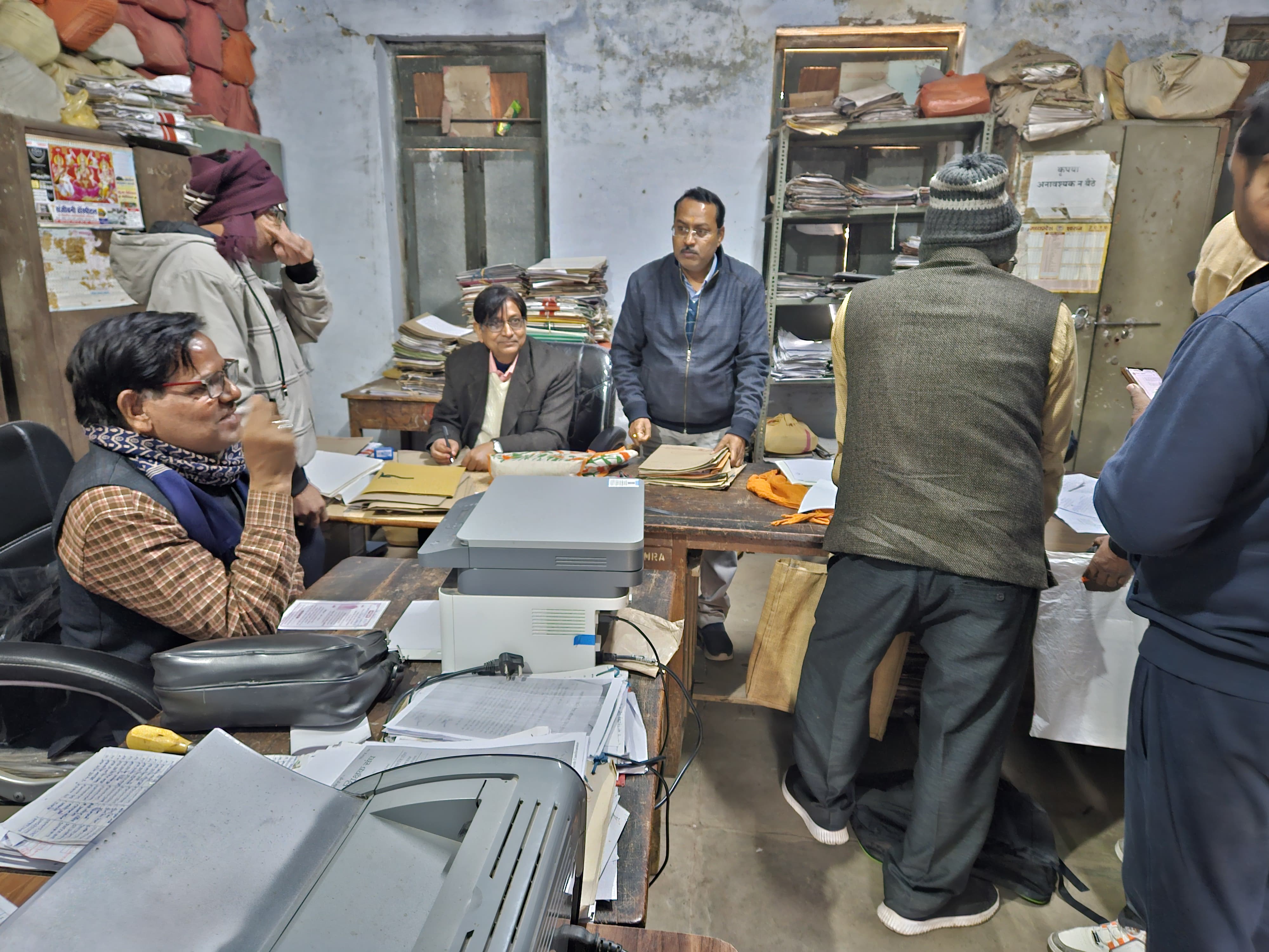 फैक्ट्रियों से निकल रहा गंदा पानी, एकेवीएन के अधिकारियों से शिकायत के बाद भी
कार्रवाई नहीं