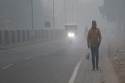 Rain Alert In UP: लखनऊ में ओस की बूंदों से बढ़ी ठिठुरन, 16 जनवरी से बूंदाबांदी
की संभावना - image