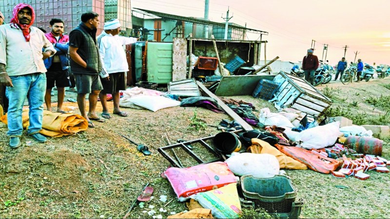 जनवरी माह के 17 दिनों में 20 सड़क दुर्घटनाओं में कुल 12 लोगों की मौत 17 लोग घायल हुए हैं। लगातार हो रही सड़क दुर्घटना ने पुलिस विभाग की भी चिंता बढ़ा दी है।