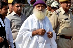 Asaram Bail Update: दिग्गज वकीलों की फौज भी नहीं दिलवा पाई थी जमानत, इस आधार पर
जेल से बाहर आया आसाराम - image