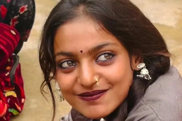 Mahakumbh Viral Girl Monalisa 