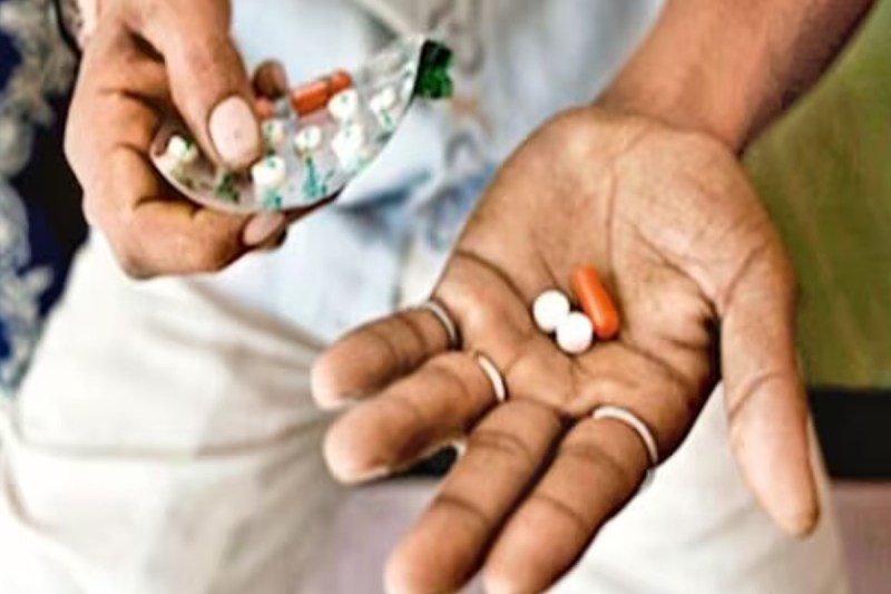 CG News: दवा के ओवरडोज से मरीज हो रहे हैं बीमार, फूड एंड ड्रग विभाग की कार्रवाई शून्य...